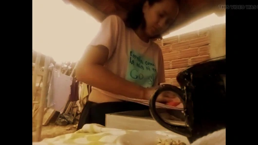 Brittany çamaşır odasında amına dokunuyor