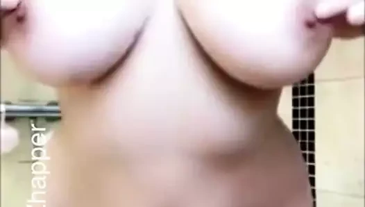 Güzel göğüs sıçrama 3