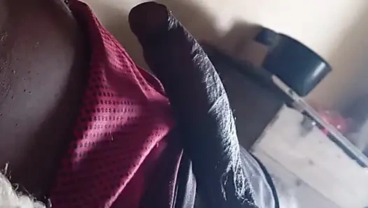 EVLI INANÇLı KADıN ATEŞLI SÜTÜNÜ BOŞALTANA KADAR PAPAZıN SIYAH YARAĞıYLA MASTÜRBASYON YAPıYOR