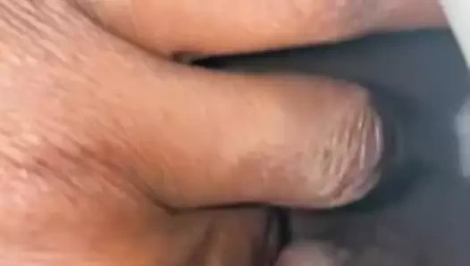 Suudi Arabistanlı Sarah, kocasının yanında 1000 dolara Emirati sevgilisi için banyoda kendisiyle seks yapıyor