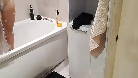 Genç üvey kız kardeşimi arıyorum ve mastürbasyon