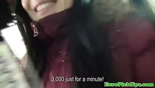 Minyon çekti Çek bebek pov çük emme için nakit