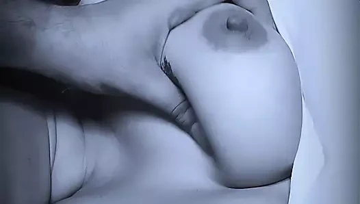 Meri Wife Jab So gai tab mai unke  boobs Chus ne lagaa or jor jor se Dabaya.