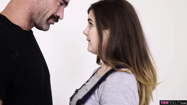 Teenfidelity devon green bir polisin amını pompalasına izin veriyor