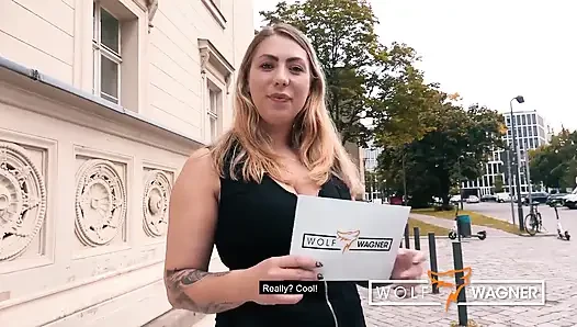 Sakso kraliçesi Mia Blow tarafından sakso çekiyor ve sikiliyor - wolf wagner