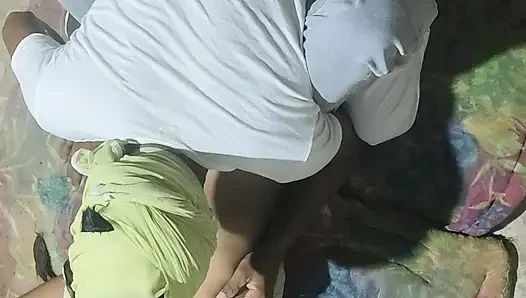 Seks yapma zevki, hintli bir köydeki böylesine ateşli bir kızdan geliyor