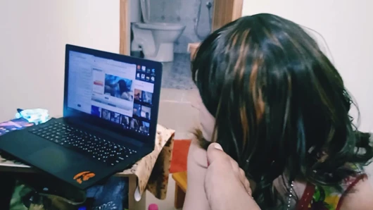Orta yaşlı seksi kadın yeni bir sevgilisini sikiyor