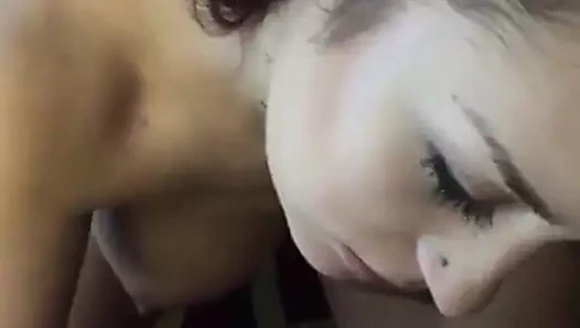 Döl patlaması göğüslerinin yüzüne boşalma