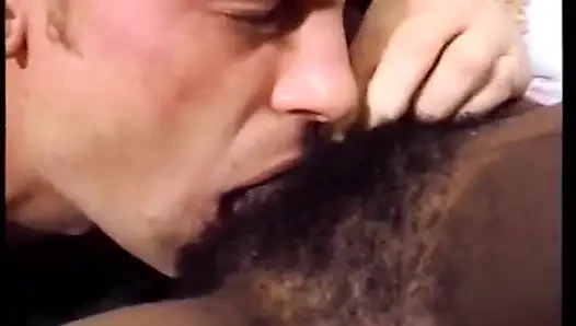 Siyah ve beyaz kombinasyonu asla bu kadar zevk verici değil