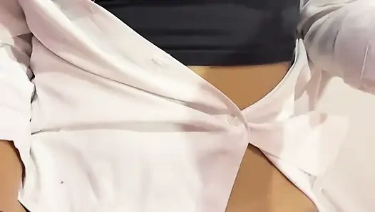 Onu sikmeyi seviyorum ateşli bir vücudu var