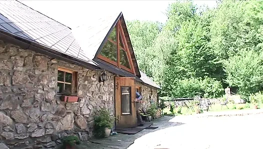 Hizmetçi götten sikiliyor