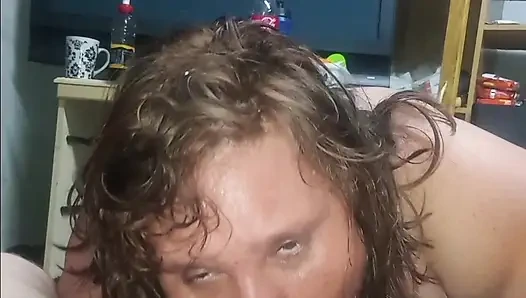 Şişman Üvey Anne Yatmadan Önce Üvey Oğluna Çok Iyi Sakso Çekiyor