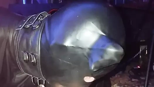 Kadın egemenliği dominatrix tanrıça ayak fetişi köle domuz topuklu eva lateks sahibe bdsm oynuyor