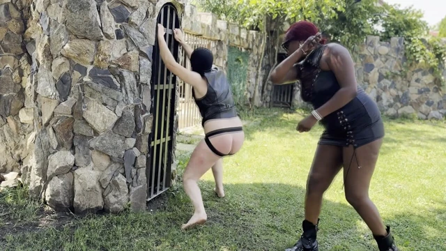 Brutal black Dominatrix CROPPING her slave
