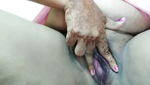 Amcık ve göğüsleri göstermek – güzel manzara