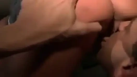 Celia komşus ile gerçekten yakın