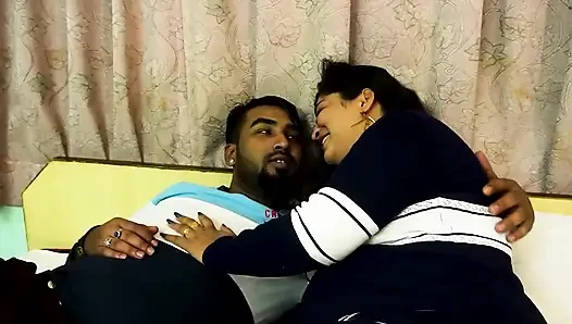Hintli edepsiz kadın sevgilisiyle sikişiyor