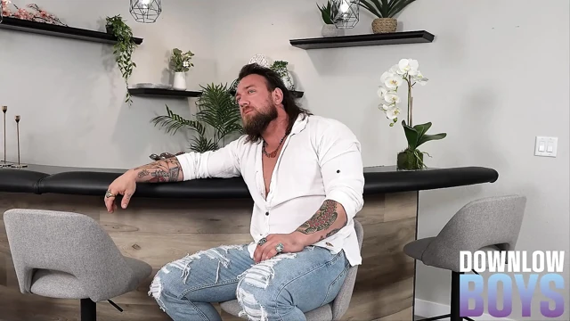 Downlowboys - boşanmış Adam Lee yeşil odada Jake Waters'tan ilk yarağı alıyor