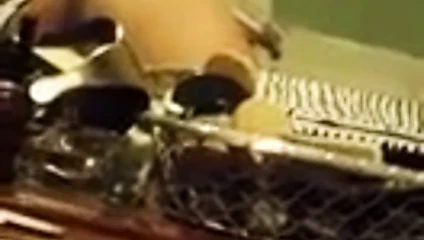 Se Viene Viendose En El Espejo