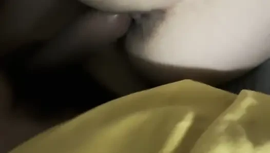 Amatör çift gece yarısı yan sikişiyor