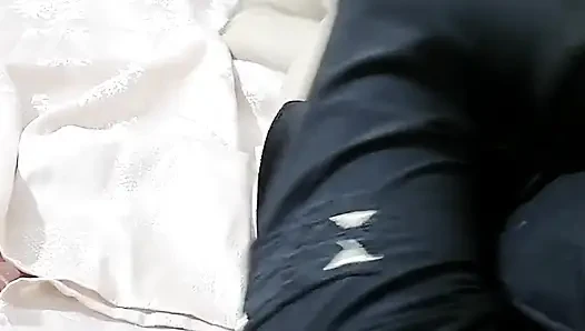Evli kadın Arap tesettürlü ve kadın İtalyan kadını paylaşıyor