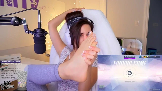 Twitch thot ayakları gösterir
