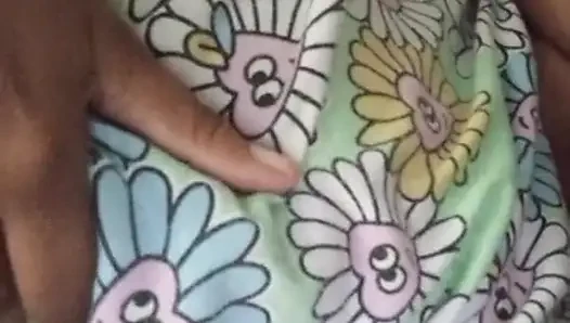 Çılgın Kamboçyalı genç erkek avcısı Maxine X 24 inç dildo ve makine yapıyor
