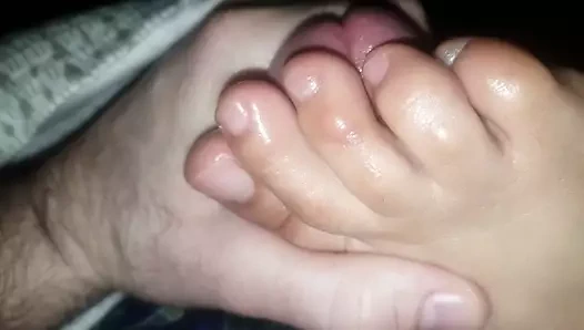 Kız arkadaş ayakları