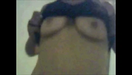 Slutty sekreter gösteri güzel göt ve memeler