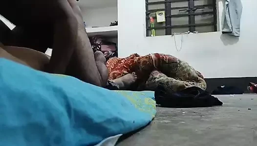 Bakire Hintli kız erkek arkadaşıyla seks yapıyor