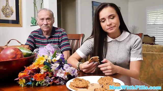 Oldvsyoung genç öğrenci kenarlı ve Assfucked