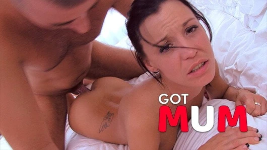 Anne var - süper seksi milf esmer için anal masaj