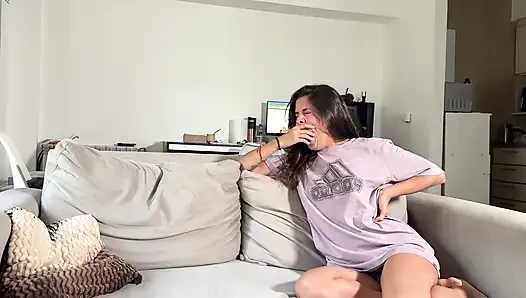 Üvey kız kardeş yatmadan önce yarağımı istedi