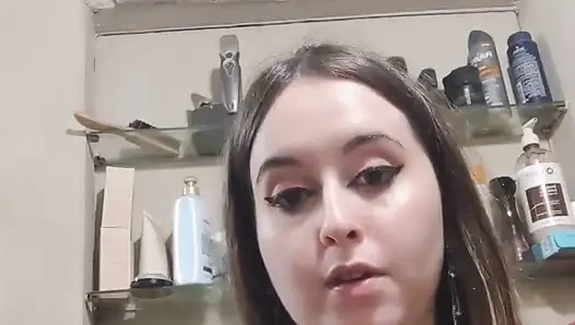 Soyunuyor, ayakkabılarımı çıkarıyor, makyajımı çıkarıyor, yatacak her şey. Sweet Dreams My Loves