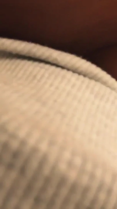 Обязательный для обмена момент из "VIP4K. Блонди повеселилась в общественном туалете"