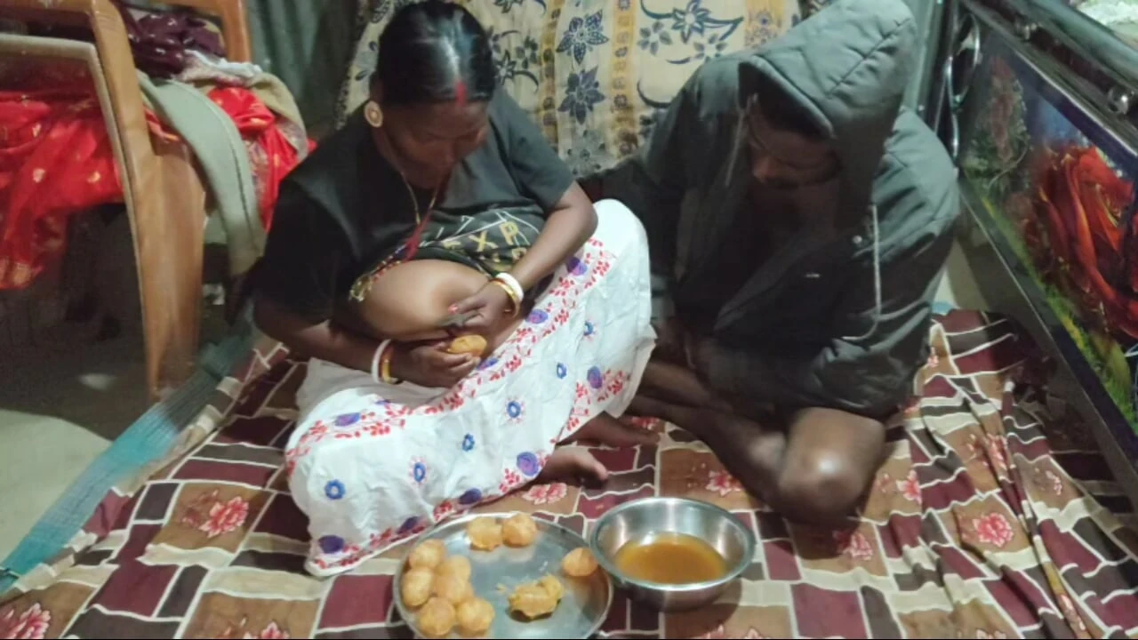 Trending Indian Desi Wife Ne Pyar Se Pani Puri Khilaya Anal Porn Feat Sexydebart (High Quality) - Toronto Special