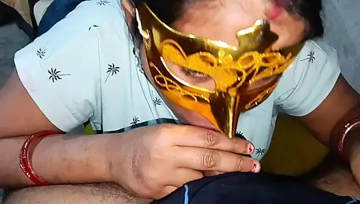 Ağzına boşalma Hintli yenge büyük siyah yarağı emiyor yüzünü sikiyor oral seks sakso videosu