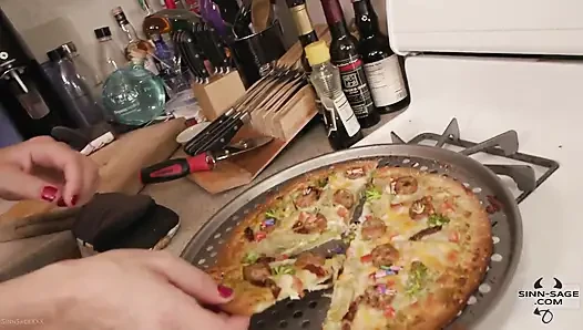 Sinn Sage ile office pizza partisi giantess