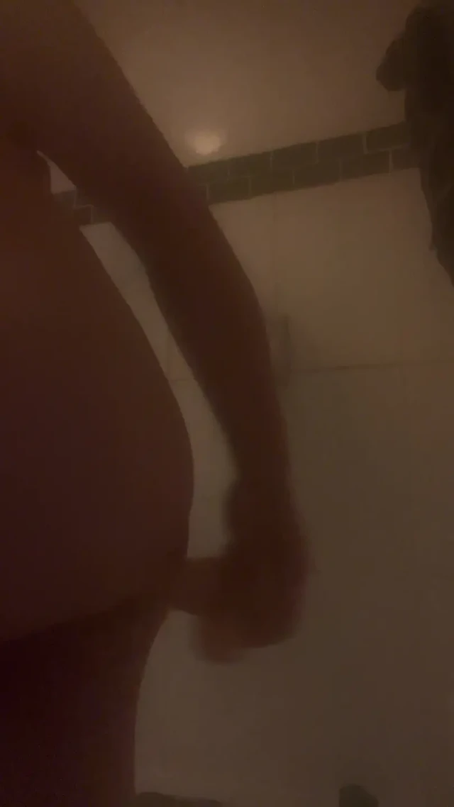 Duşta anal eğlence