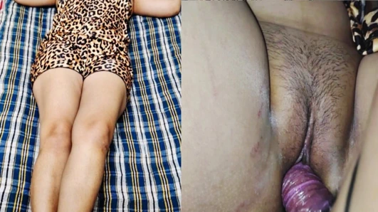 Hintli genç kız liseli kızla sert seks yapıyor