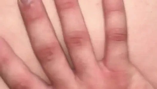 Sıkı götte derin parmak sikişi