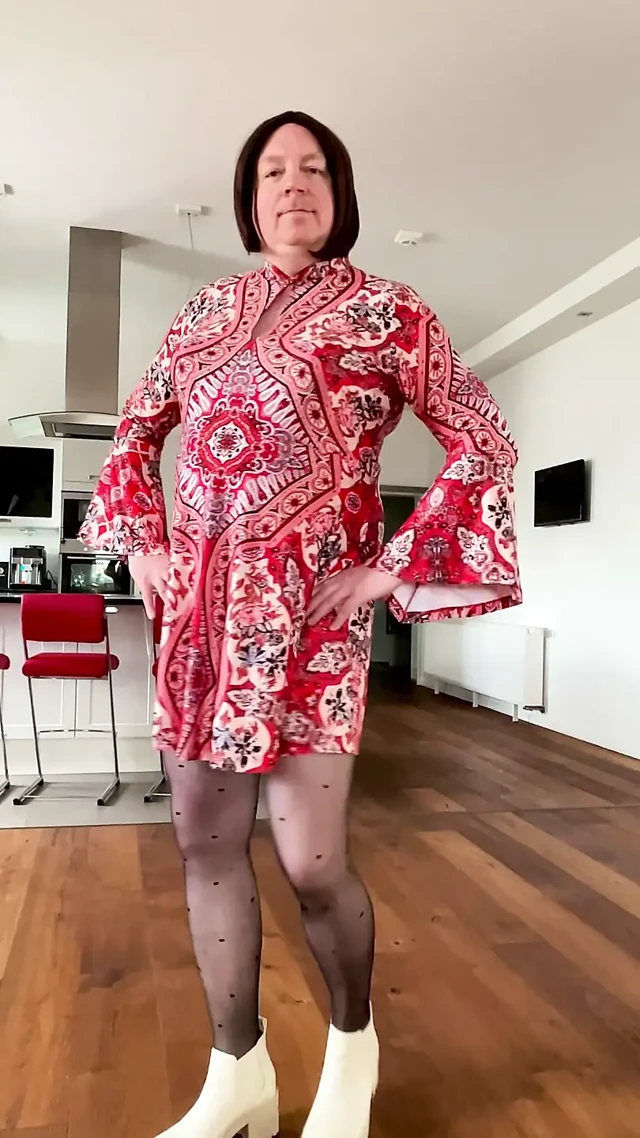 Seksi külotlu çoraplı Nicki-Crossdress yeni elbise ve ayakkabılar