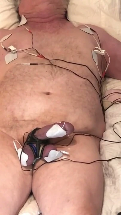 Elleri serbest estim orgazmı. Sikim ve taşaklarım için tek uyarıcı elektrik. | Klip 1