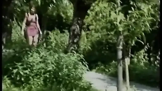 Kızıl saçlı orta yaşlı seksi kadın ilk kez kamerada