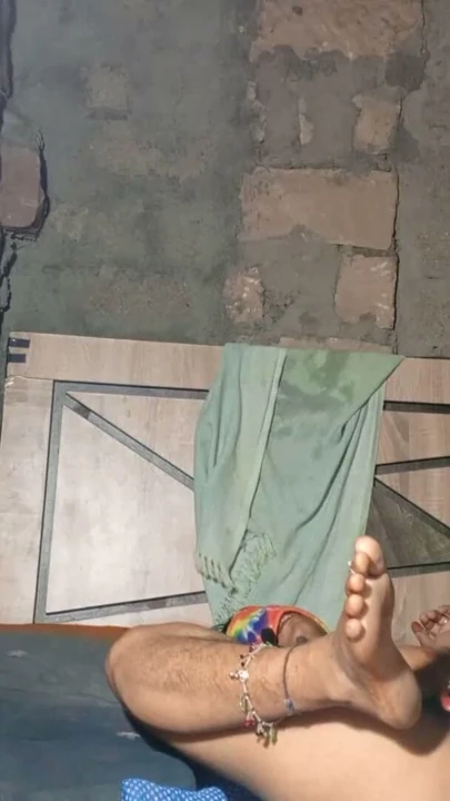 Dhire se daliye, bakire hu' - 18+ Hintli liseli kız edepsizce konuşuyor ve anal bekaretini kaybediyor | Klip 1