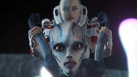 Bir uzaylı strapon ile uzay giysisi tarafından spacewoman tarafından becerdin alır