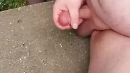 Nackt wichsen im Park