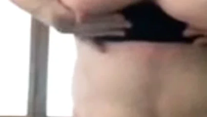 Artemus büyük meme ucu travesti