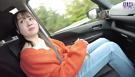 Dolgun vücutlu kaygan ziyafette sırılsıklam f bardakla sırılsıklam yağlı sırılsıklam