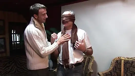 Yaşlı adam iri güzel kadını götten sikiyor